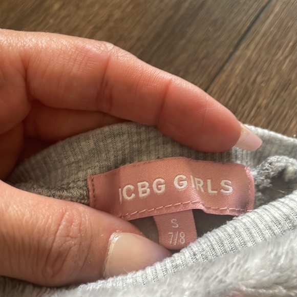 🔥🔥 (3/$20) 
BCBG Girls Fuzzy Pink and White Star Pajama Set - Picture 2 of 3